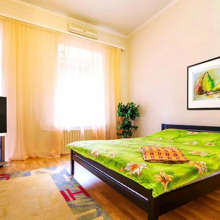 Large Apartment In The Center Днепр Экстерьер фото